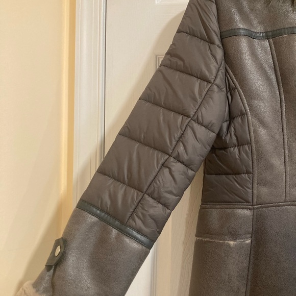 Rino&Pelle Grey Coat with Faux Fur Collar - Picture 3 of 8
